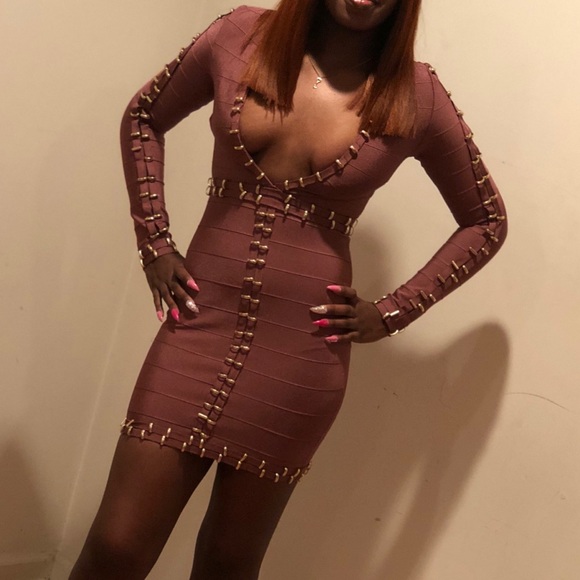 Mauve bandage dress with gold details. - Picture 2 of 2